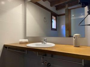 Łazienka w obiekcie Estudio con jardincito privado barbacoa y piscina