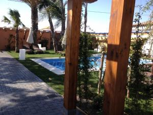 Basen w obiekcie Estudio con jardincito privado barbacoa y piscina lub w pobliżu