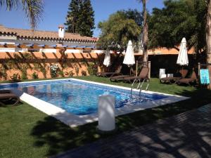 Basen w obiekcie Estudio con jardincito privado barbacoa y piscina lub w pobliżu