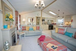 Ruang duduk di 6 berth luxury lodge in Christchurch Dorset