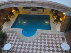 an overhead view of a swimming pool in a building at Posta Torreón in Concepción del Uruguay