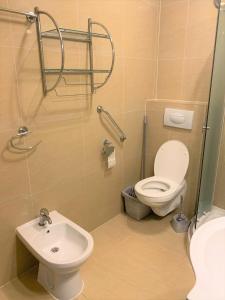 a bathroom with a toilet and a sink at Apartament Kasprowicza in Kołobrzeg +3 photos