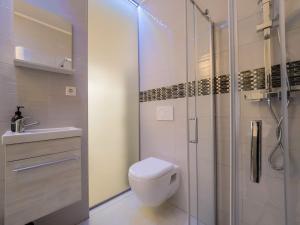 EXECUTIVE SINGLE ROOM WITH EN-SUITE in GUEST HOUSE CITY CENTRE衛浴