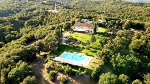 an aerial view of an estate with a swimming pool at Tenuta Seripa in Sassetta