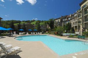 Bazén v ubytování Blue Mountain Resort Village Suites nebo v jeho okolí