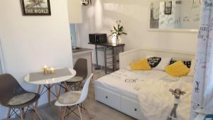 Posteľ alebo postele v izbe v ubytovaní Apartman Jež - free parking, self check in