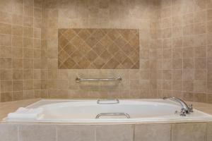 Koupelna v ubytování Hilton Vacation Club Polynesian Isles Kissimmee