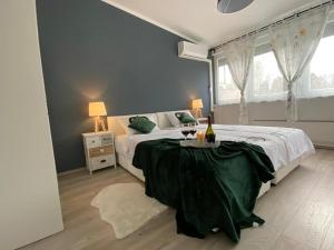 Posteľ alebo postele v izbe v ubytovaní Apartman Jež - free parking, self check in