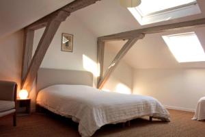 Duplex 3 chambres, 8 personnes avec terrasse centre de Blois tesisinde bir odada yatak veya yataklar