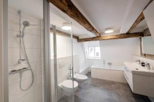 Vannituba majutusasutuses Michaelis Suite - Schrangen-Suites-1389