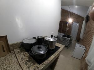 Η κουζίνα ή μικρή κουζίνα στο Paul's kitchenettes da praia & Nemo dive, centro de mergulho +25 φωτογραφίες