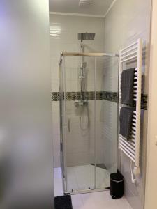 EXECUTIVE SINGLE ROOM WITH EN-SUITE in GUEST HOUSE CITY CENTRE衛浴