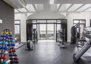 Fitness centrum a/nebo fitness zařízení v ubytování Estanplaza Funchal Faria Lima