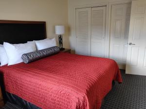 a bedroom with a bed with a red comforter at GetAways at the Lodge at Kingsbury Crossing in Stateline +32 photos