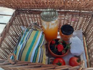 a basket with a drink and a bowl of fruit at Quinta Alada in Montemor-o-Novo