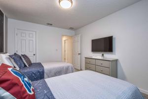 Cama ou camas em um quarto em 5 Bedrooms Townhome W- Splashpool - 8205Sa