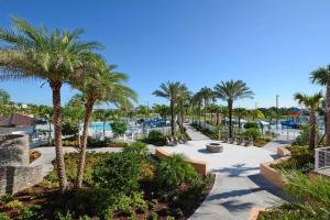 A piscina localizada em 5 Bedrooms Townhome W- Splashpool - 8205Sa ou nos arredores