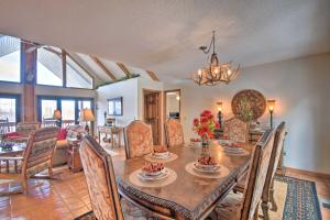 Gallery image of Home with Spacious Deck, BBQ, Game Room and Lake Views in Hiawassee