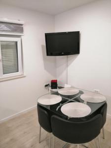 TV a/nebo společenská místnost v ubytování Pearl Apartment