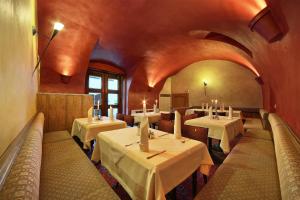 Ein Restaurant oder anderes Speiselokal in der Unterkunft Hotel Konvice 
