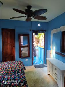 Postel nebo postele na pokoji v ubytování Room in Lodge - Method Living Tropical Edition