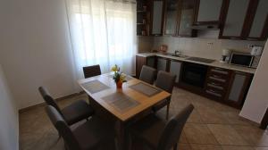 Kuchyň nebo kuchyňský kout v ubytování Apartments Stijak-Sorum