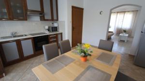 Kuchyň nebo kuchyňský kout v ubytování Apartments Stijak-Sorum