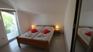 Postel nebo postele na pokoji v ubytování Apartments Stijak-Sorum