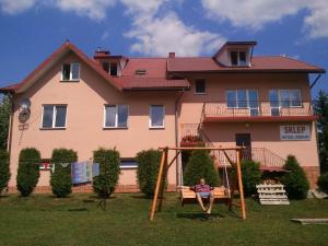 Plac zabaw dla dzieci w obiekcie Apartament w Bieszczadach