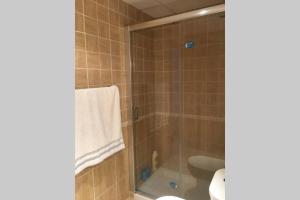 Kúpeľňa v ubytovaní Villa Matilde Modern 2 Bedroom Apartment Close to Beach