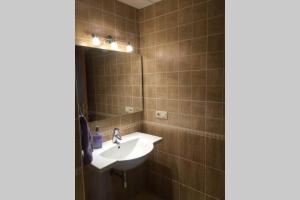 Kúpeľňa v ubytovaní Villa Matilde Modern 2 Bedroom Apartment Close to Beach