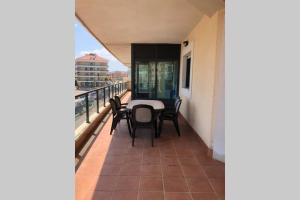 Balkón alebo terasa v ubytovaní Villa Matilde Modern 2 Bedroom Apartment Close to Beach