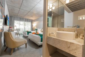 
a bathroom with a large tub and a large mirror at Riviera Suites in Miami Beach
