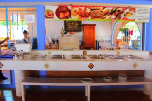 een model van een keuken met mensen die eten bereiden bij Hotel Mexico Lindo in Santa Cruz Huatulco