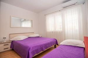Un pat sau paturi într-o cameră la Apartments Anđelko - air condition