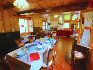 Posedenie v ubytovaní Chalet in Umbria with Private Pool