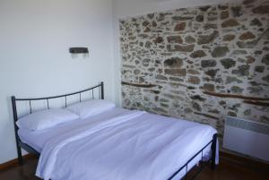 A bed or beds in a room at Villa Asterina