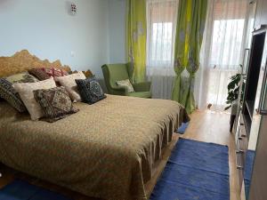 a bedroom with a bed and a television in it at CASA DE SUB MAGURA in Simeria