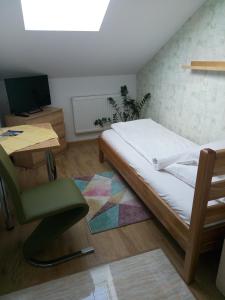 Posteľ alebo postele v izbe v ubytovaní Homestay Stróżówka