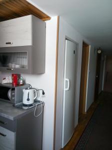 Kuchyňa alebo kuchynka v ubytovaní Homestay Stróżówka