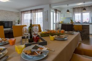 Mad i feriehuset eller i nærheden