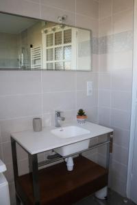 Ένα μπάνιο στο LE MASCARET 47 b Gîte touristique 3 étoiles