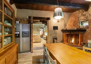 A kitchen or kitchenette at Cascina del Tempo Sospeso