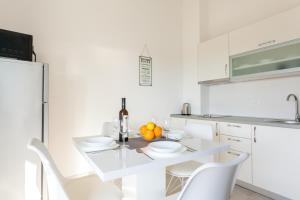 Kuchyň nebo kuchyňský kout v ubytování Apartments Didi