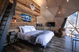 Postel nebo postele na pokoji v ubytování Alpin D'Hôme Hôtel & Spa