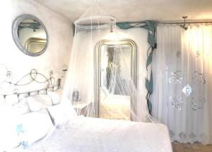 Llit o llits en una habitació de CASA DEL TEATRO Luxury Casas Vejer Debra