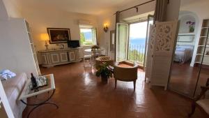 a living room with a couch and a table at Villa Don Mimì Guarnaschelli la dependace in Taormina