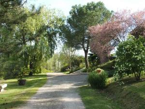 Сад в Gite de La Cheneraie