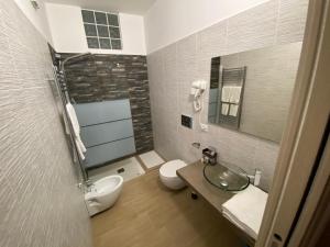 Koupelna v ubytování B&B La Perla & Suites