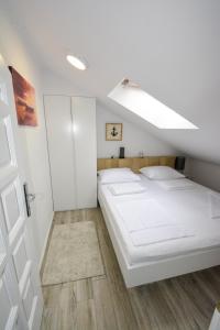 Postel nebo postele na pokoji v ubytování Apartment 9 in Villa Petrac